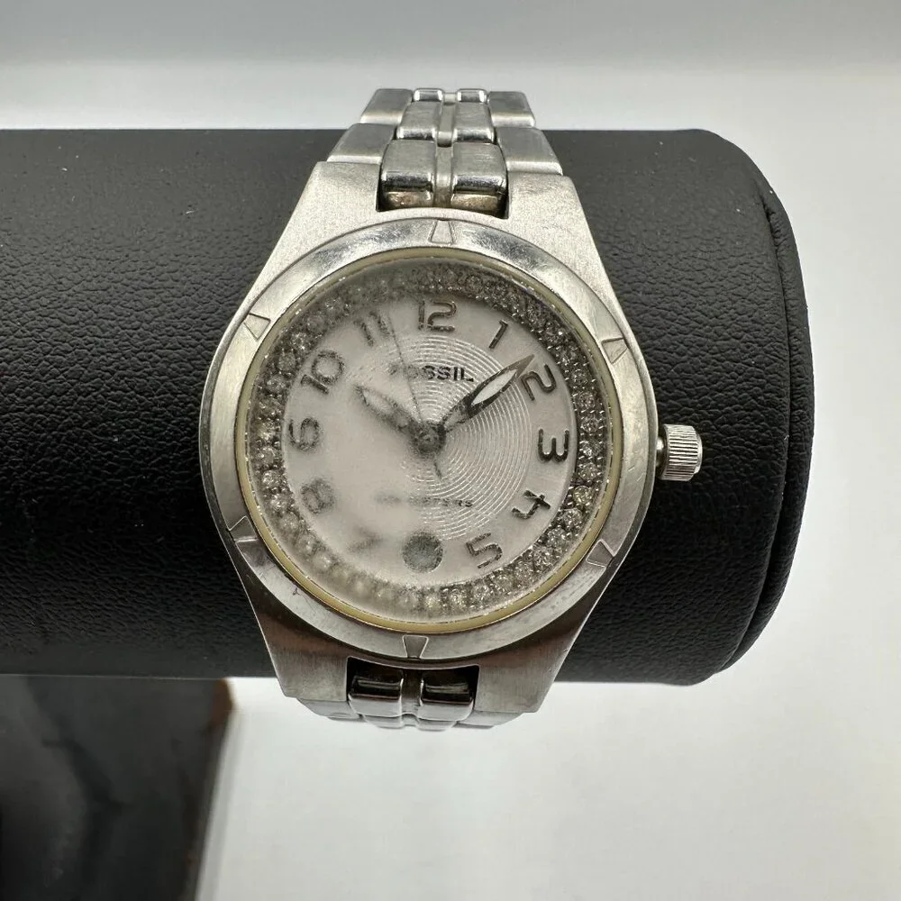 3/$30 Fossil Watch Women Silver Tone White Dial Date Flawed Crystal 7.25